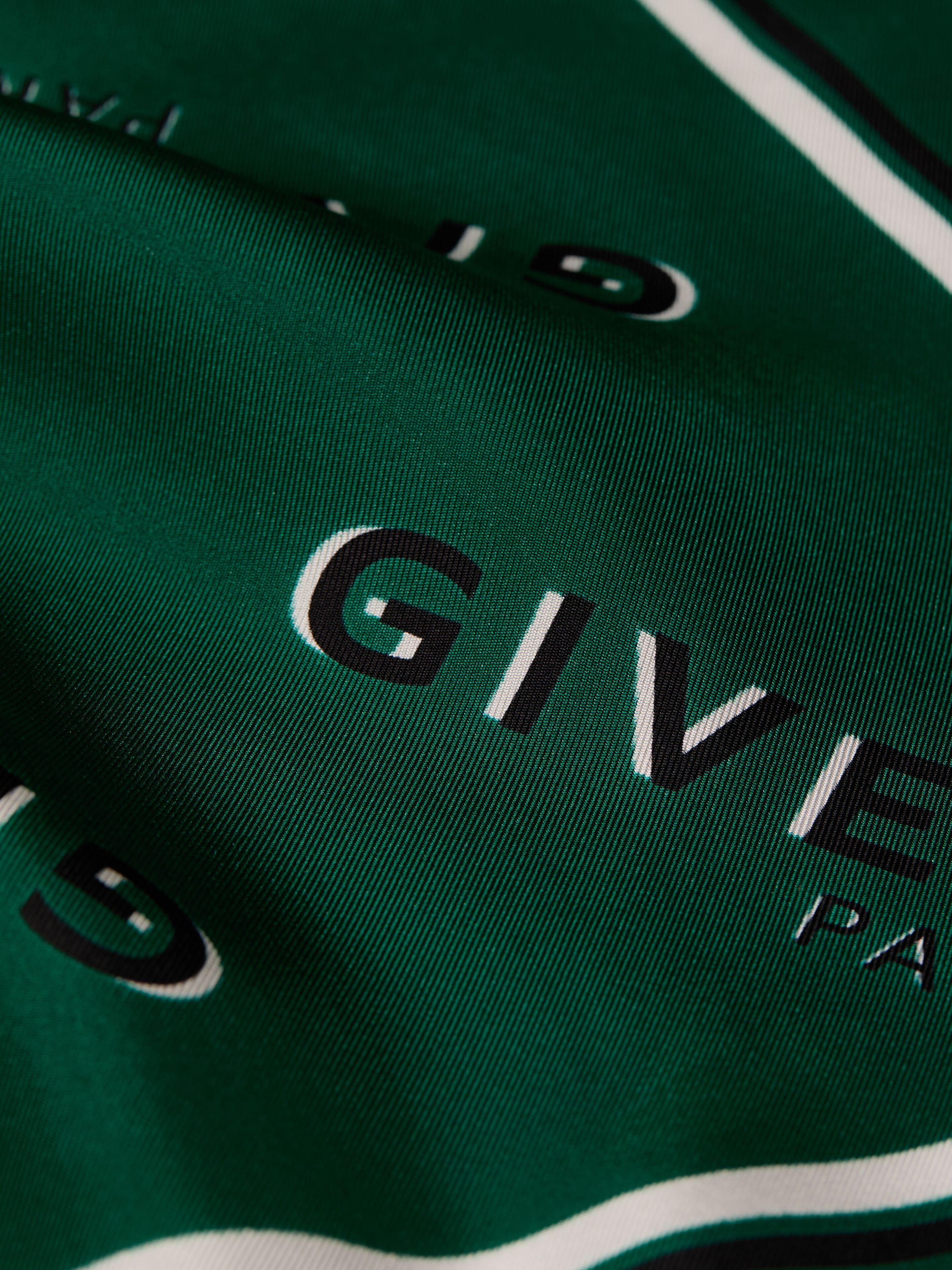 GIVENCHYシャドゥ シルク スモール スカーフ